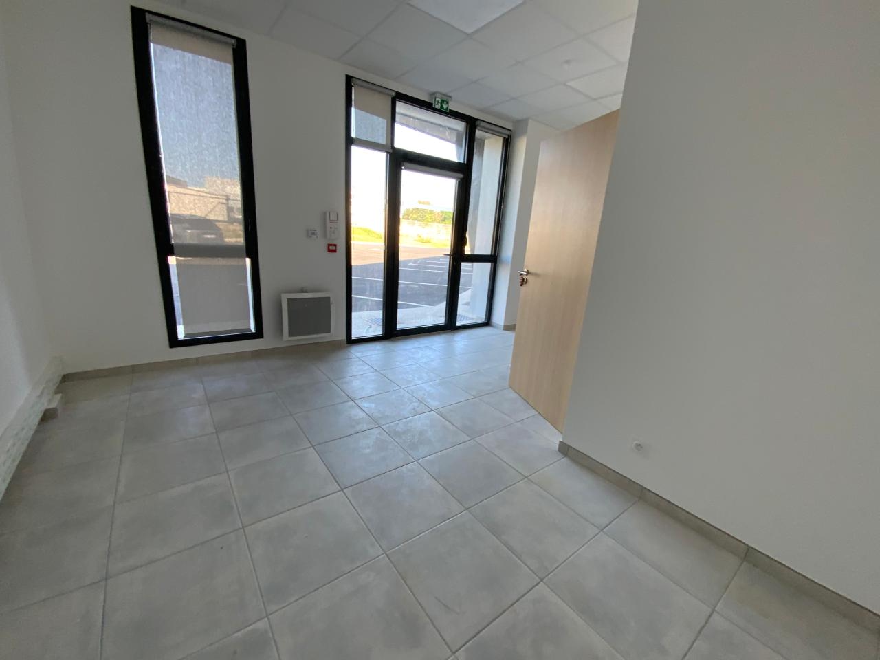 Local d'activité Saint-Quentin-Fallavier 1630m² Location local d'activité Saint-Quentin-Fallavier Isère OLACT2203231 10
